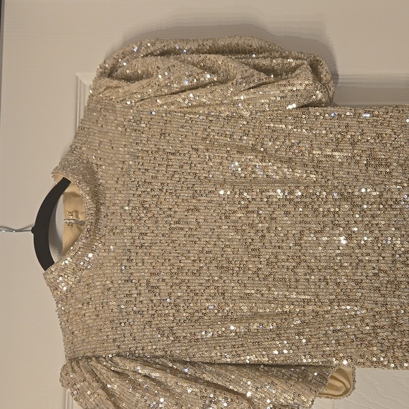 Holiday beautiful dress - Picture 3 of 5